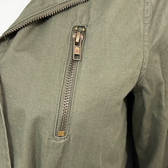 Lightweight Vintage Jacket with Plaid Accents - Picture 3 of 13